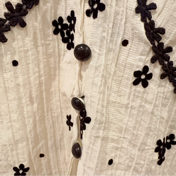 J.ING Cream with Black Floral Short Sleeve Button Down Blouse Top NWT Size M & L - Picture 6 of 9